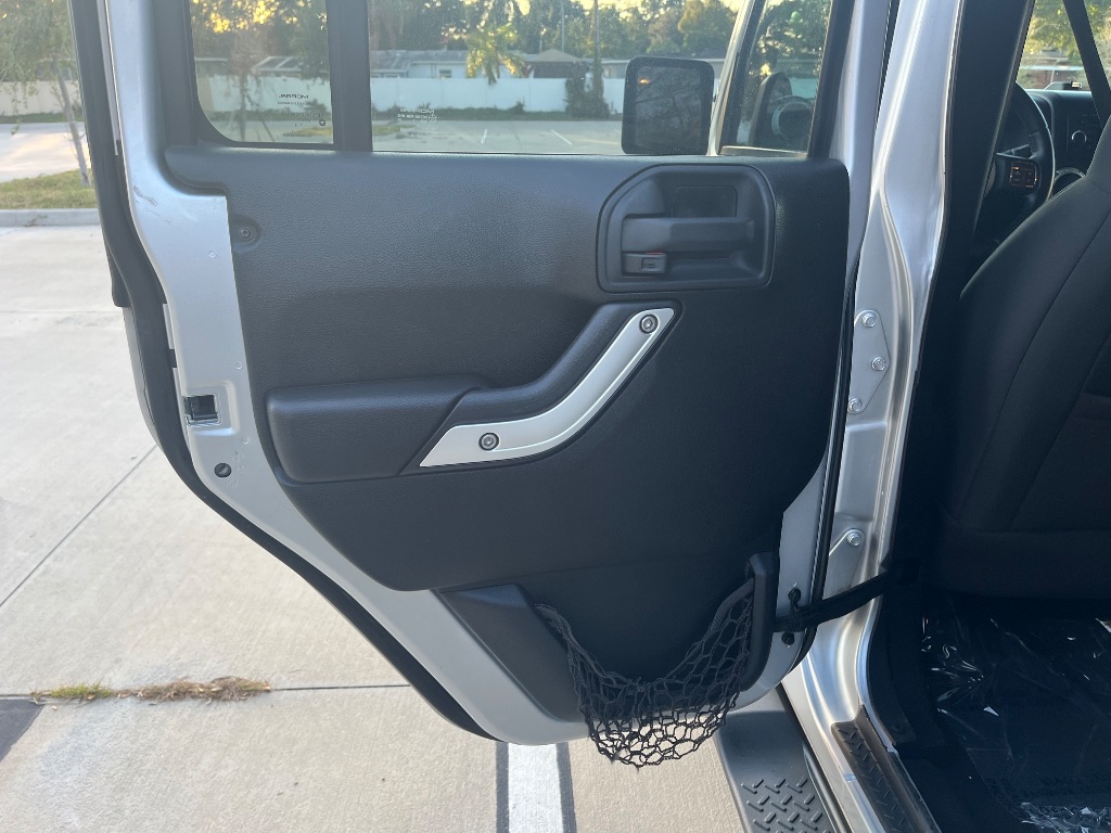 2012 Jeep Wrangler Unlimited Sahara - Photo 23