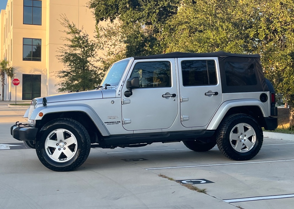 2012 Jeep Wrangler Unlimited Sahara - Photo 9
