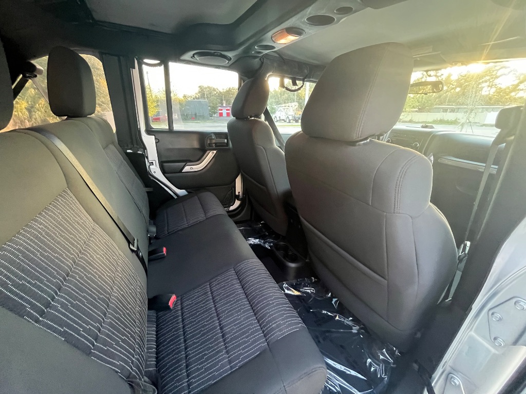 2012 Jeep Wrangler Unlimited Sahara - Photo 20