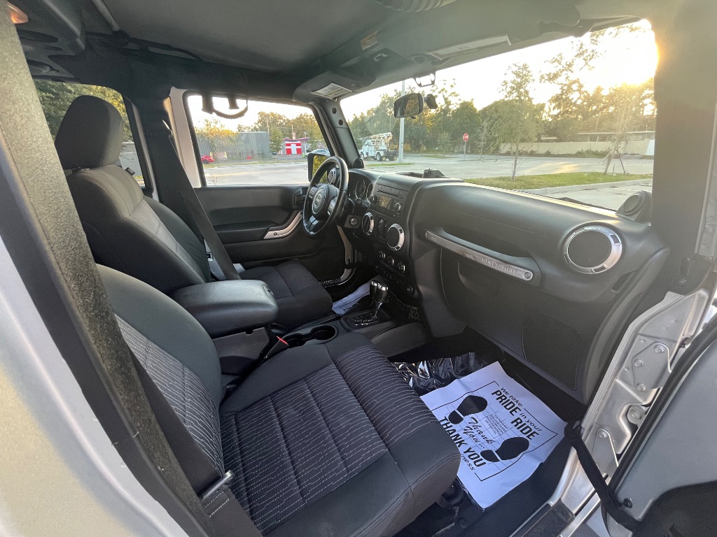 2012 Jeep Wrangler Unlimited Sahara - Photo 16