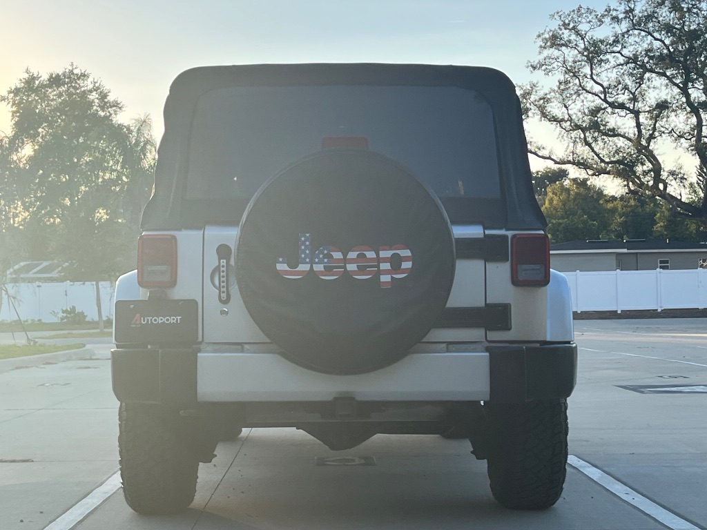 2012 Jeep Wrangler Unlimited Sahara - Photo 6
