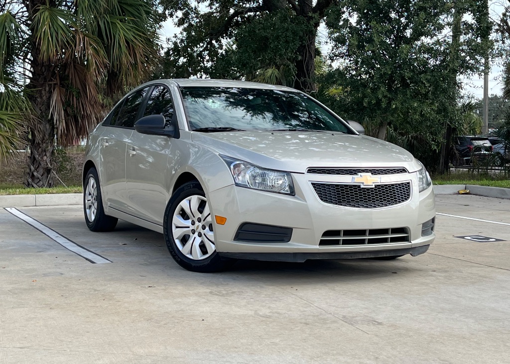 2014 Chevrolet Cruze LS's photo
