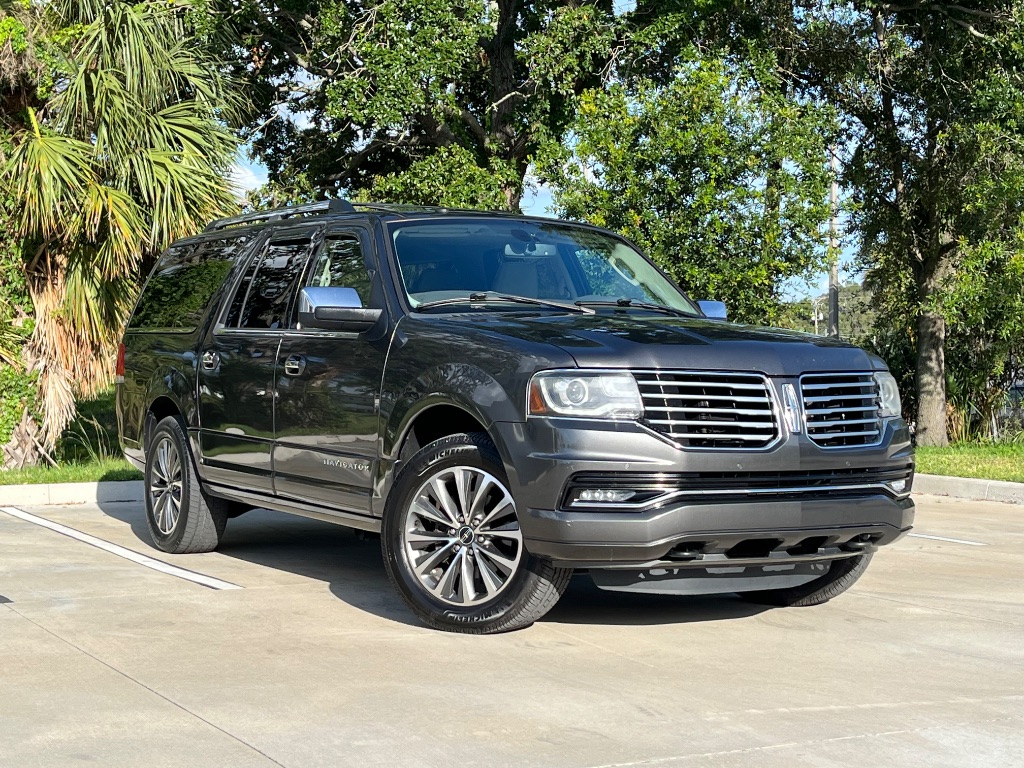 2017 Lincoln Navigator Select's photo